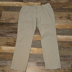 Under Armour UA Match Play Tapered Mens 34x30 Performance Golf Pants Tan Khaki